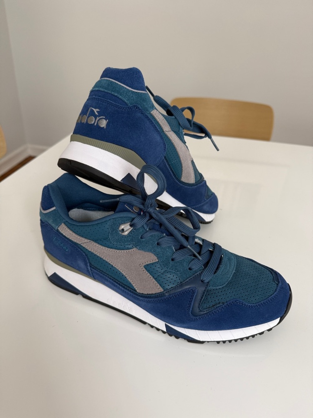 Diadora V.7000 Teal and Blue Suede Sneakers